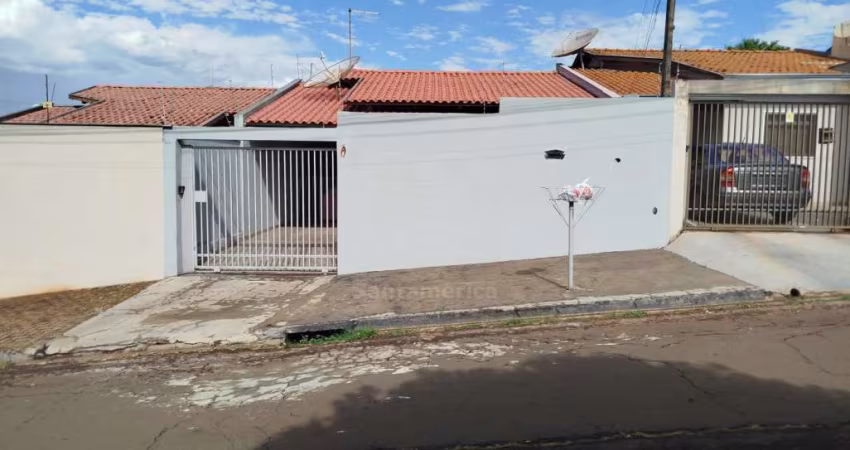 Casa à venda na região Norte de Londrina com 2 dormitórios