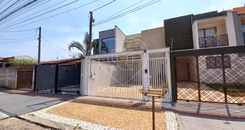 Casa à Venda em Londrina com 3 Dormitórios 1 Suíte e Sacada