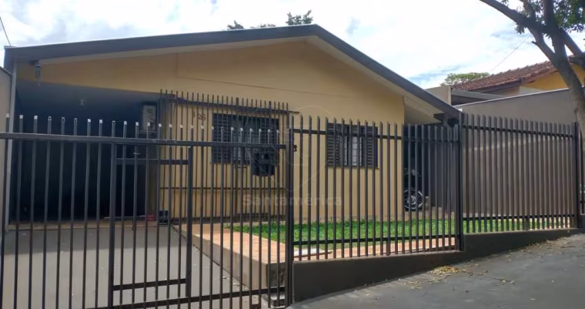 Casa com 3 dormitórios à venda no Parigot de Souza I em Londrina