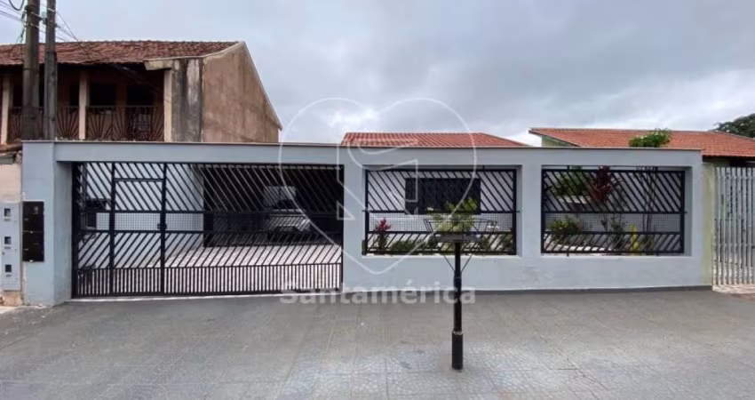 Casa à venda com 3 dormitórios sendo 1 suíte na região Leste de Londrina