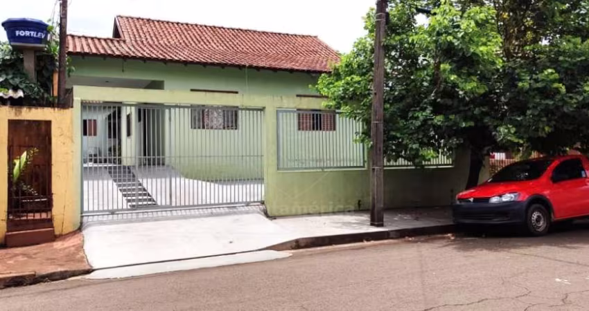 Casa à venda com 3 Dormitórios na região Oeste de Londrina.