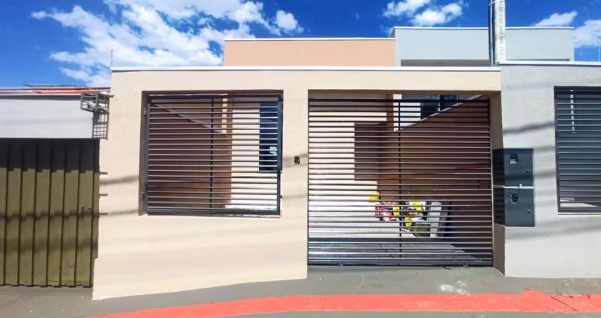 Casa à venda com 3 dormitórios sendo 1 suíte na região Norte de Londrina