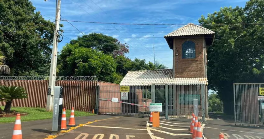 Casa à Venda no Condomínio Estancia Cabral com 2 Dormitórios