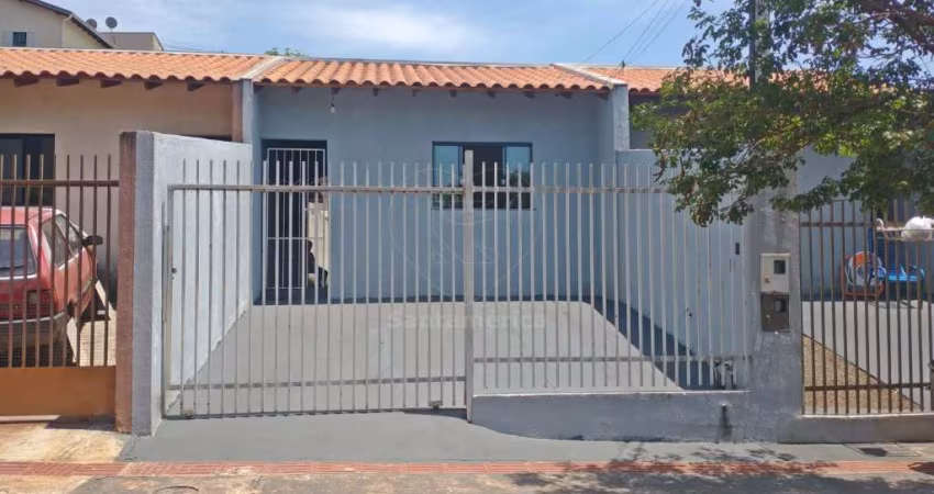 Casa geminada à venda com 2 dormitórios, região Norte de Londrina.