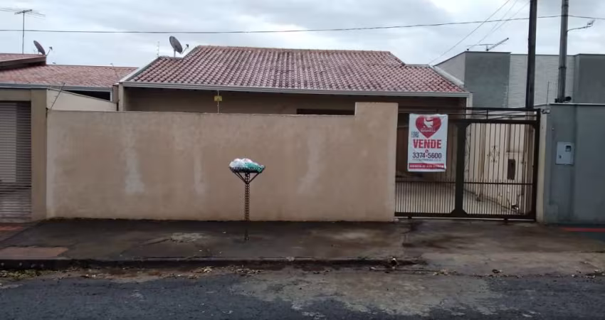 Casa Residencial na Região Oeste Contendo 3 Dormitórios Sendo 1 Suíte, Sala de Estar e Jantar