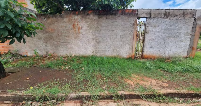 Excelente Terreno Comercial de 350 m² à Venda na Região Norte