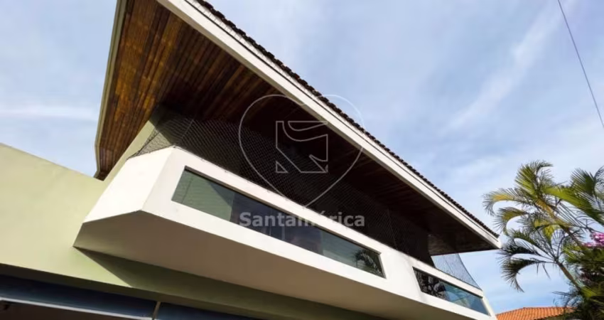 Casa a venda na região central, assobradada com mais de 300m² de área construída.