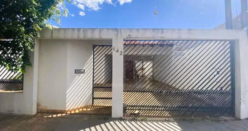 Casa à Venda na Região Leste com 3 Dormitórios sendo 1 suíte em Londrina