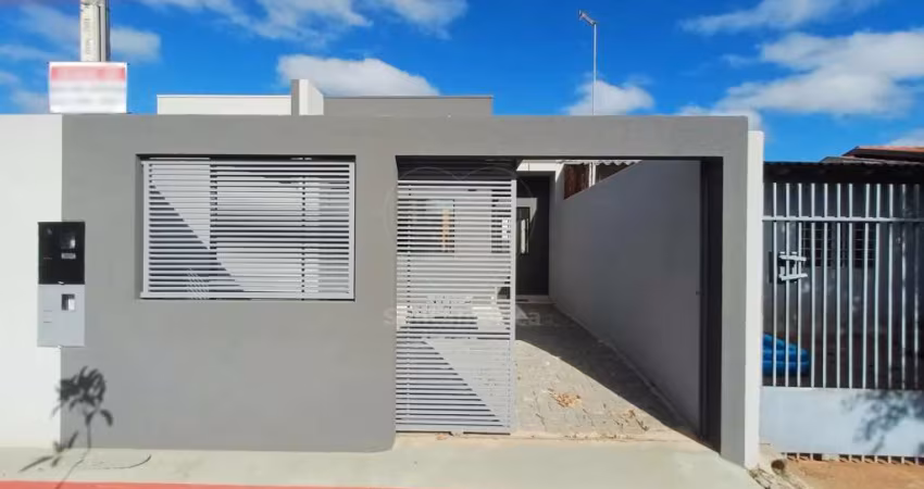 Casa Assobradada Nova com 3 Dormitórios e Suíte