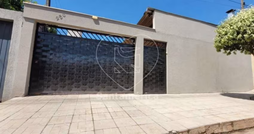 Casa a venda na região norte de Londrina, com 200m² de terreno e 115m² privativos.