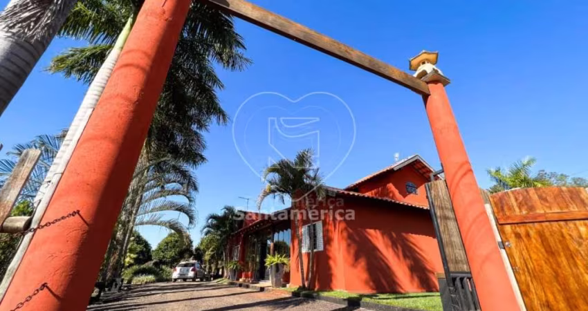 Chácara á venda no Condomínio da Chácaras Santa Fé contendo 5 suítes.