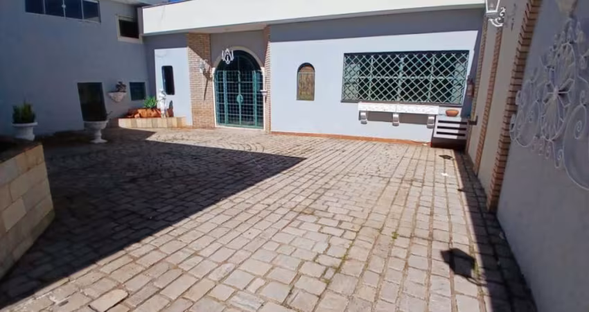 Casa com piscina e 1 quarto para alugar próximo ao Aeroporto de Londrina