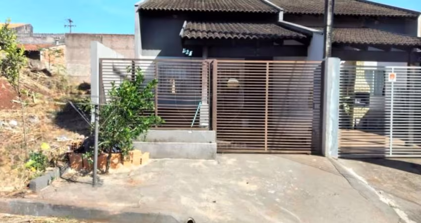 Casa geminada com 2 quartos e cozinha planejada para locação