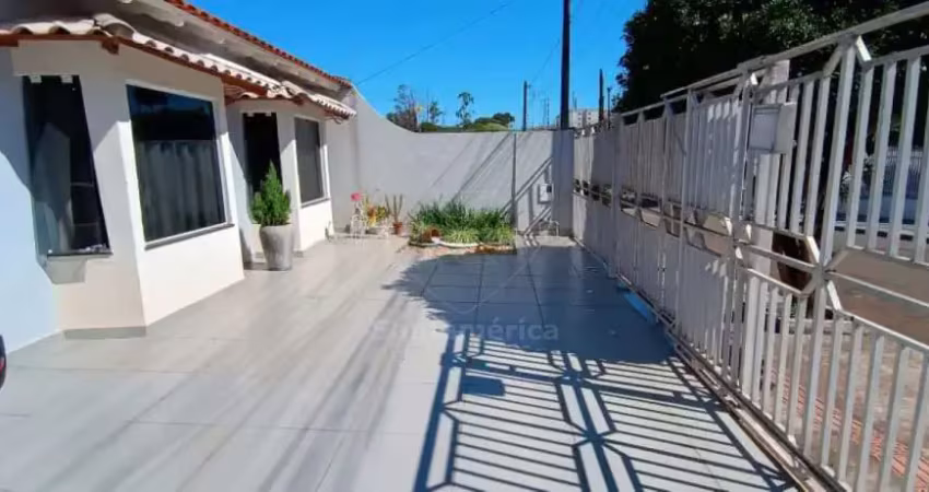 Casa à venda com 3 quartos sendo 1 suíte, e quintal nos fundos com churrasqueira