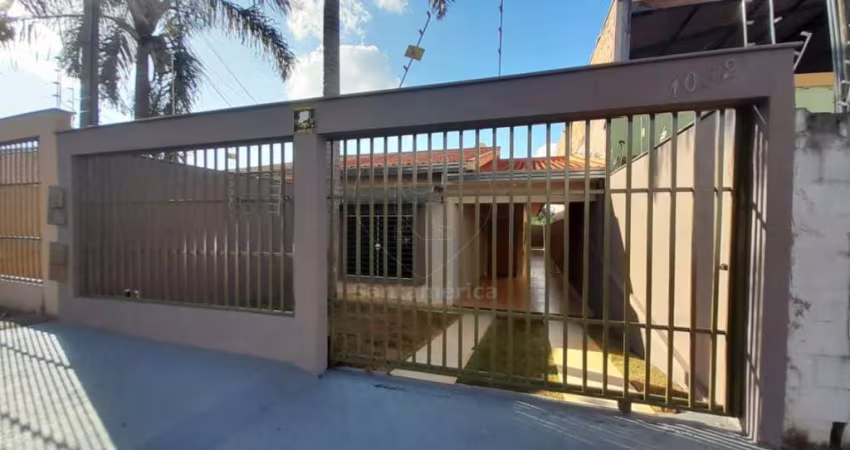 Casa para locação na Região Oeste de Londrina com 3 quartos sendo 1 suíte e ampla área externa