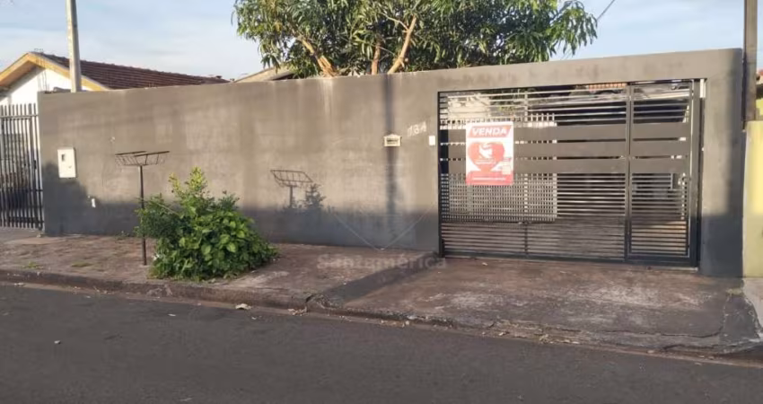 Casa à Venda com 3 Salas, Área Gourmet Próximo da Avenida Saul Elkind