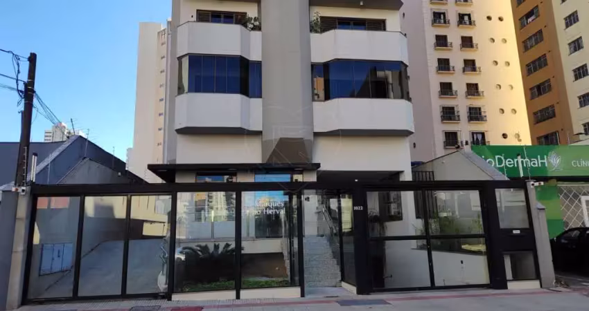 Apartamento mobiliado a venda no edifício marquês de herval com 4 quartos, região central de londrina