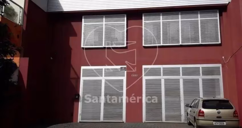 Imóvel comercial localizado na região central, com 200m² de área privativa.