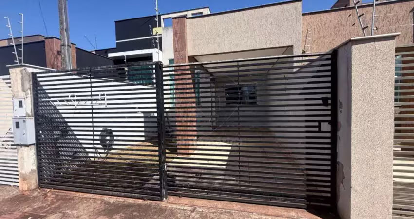 Casa geminada no jardim colúmbia com 2 quartos e espaço com churrasqueira na região oeste de londrina