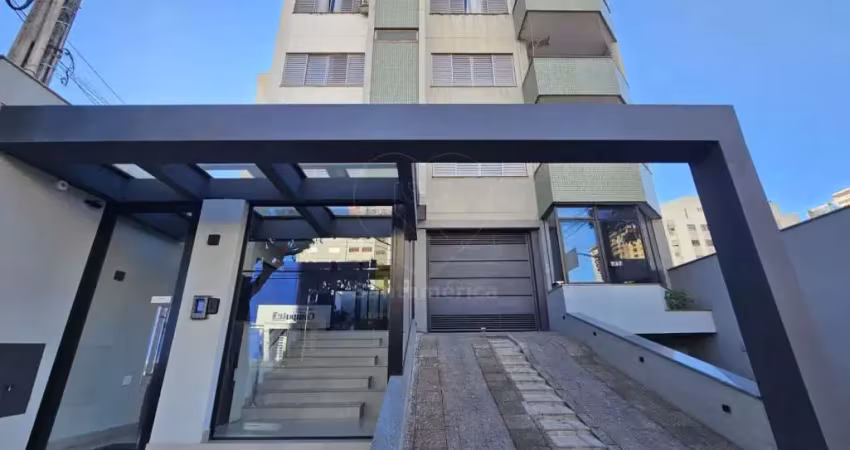 Apartamento para alugar no edifício dom camilo, bairro centro, com 3 quartos sendo 1 suíte.