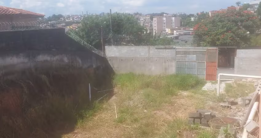 Terreno  de 538M² com casa construida de  93 metros  de 2 quartos na regiao do Campo Limpo