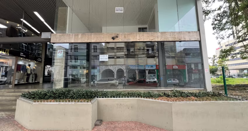 Ótima loja térrea, frente para a Rua Princesa Isabel, perto do terminal