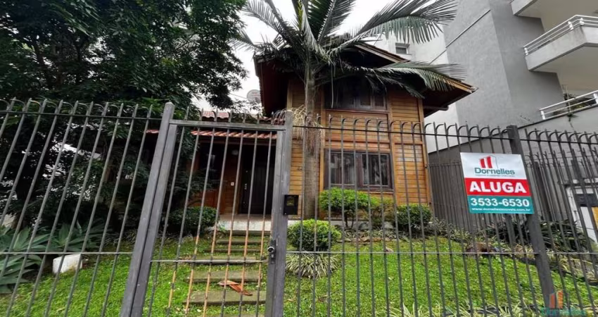 Casa com 3 quartos para alugar na Rua Visconde de Mauá, 443, São Pelegrino, Caxias do Sul