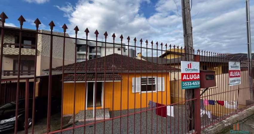 Casa com 3 quartos para alugar na Rua Raimundo Tronchini, 170, Rio Branco, Caxias do Sul
