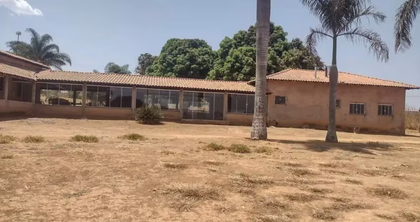 Chácara / sítio com 4 quartos à venda
