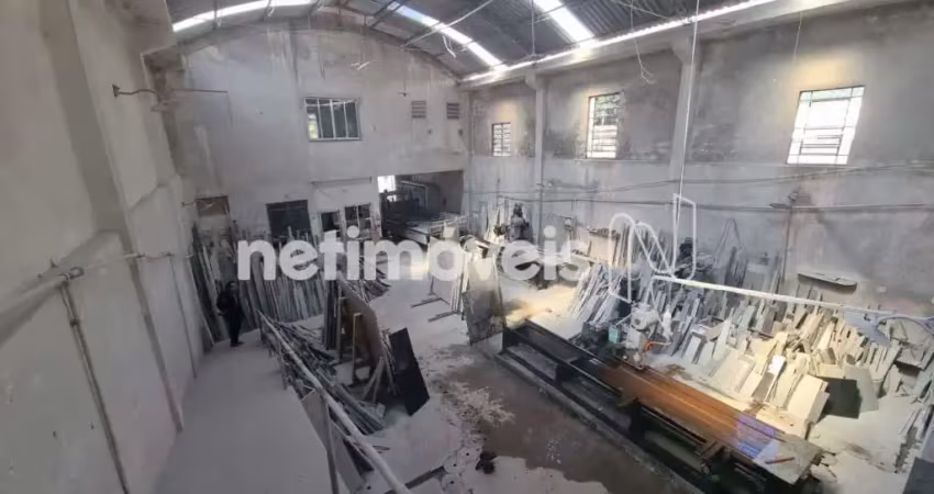 Galpão com salas comerciais à venda nas pitangueiras!