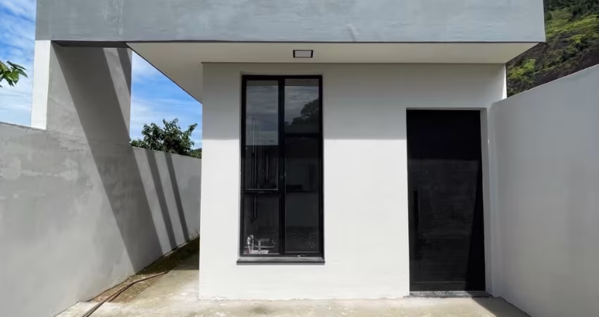 Casa nova 2 dormitórios sendo 1 suíte, aceita financiamento bancário