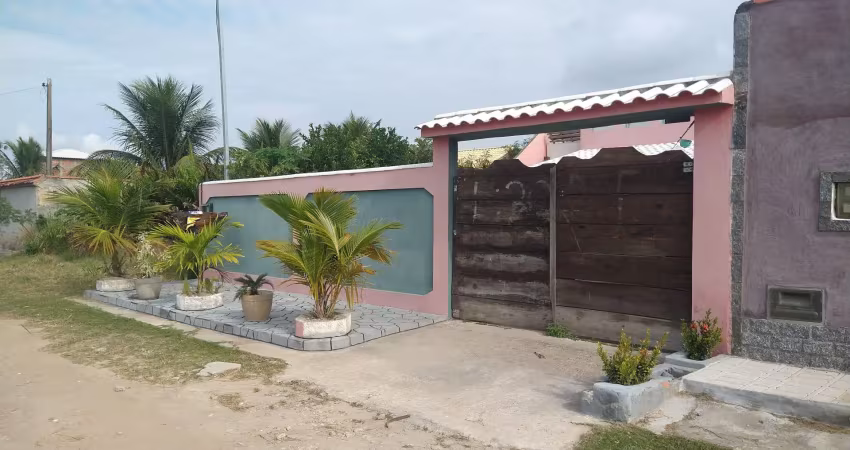 Casa em condomínio fechado com portaria 24hs e perto das melhores praias