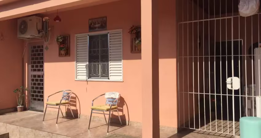 Vendo casa em Irajá,  próximo  Av. Brasil