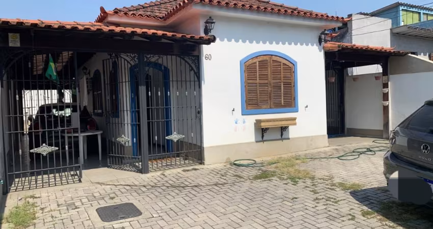 Residência linear em terreno de aproximadamente 300 metros,  rua Arapogi.