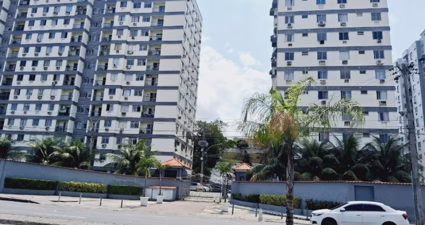 Apartamento em localização privilegiada na Vila da Penha, varanda, 2 quartos, vaga, elevador, quadra, salão de festas, churrasqueira.