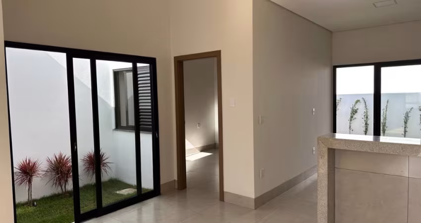 Linda casa com espaco verde e área gourmet