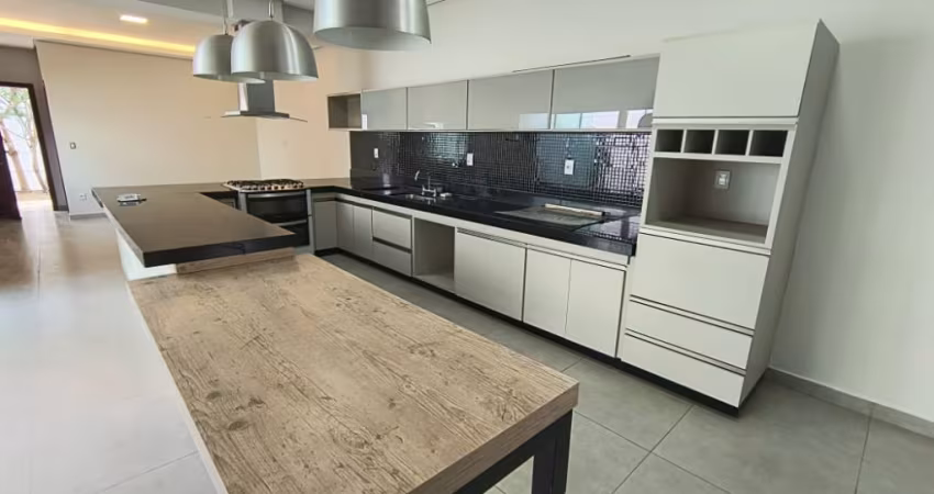 Linda Casa disponível para venda no Bairro novo mundo em Uberlândia-MG