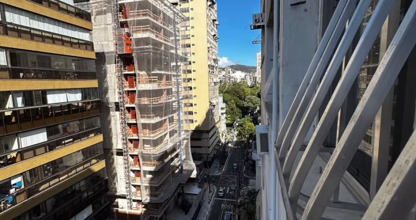 Ótima Oportunidade! Apartamento Espaçoso em Localização Privilegiada