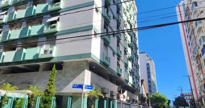 4 dormitórios, 2 suítes, 2 vagas, 202 m², 50m da Praia