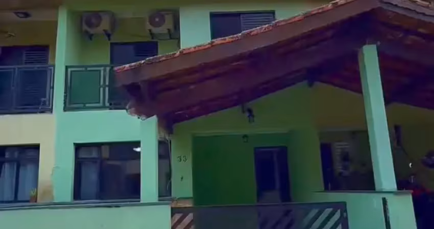 Lindo Sobrado na Vila São Jorge - SV, 3 dormitorios, churrasqueira, condomínio fechado