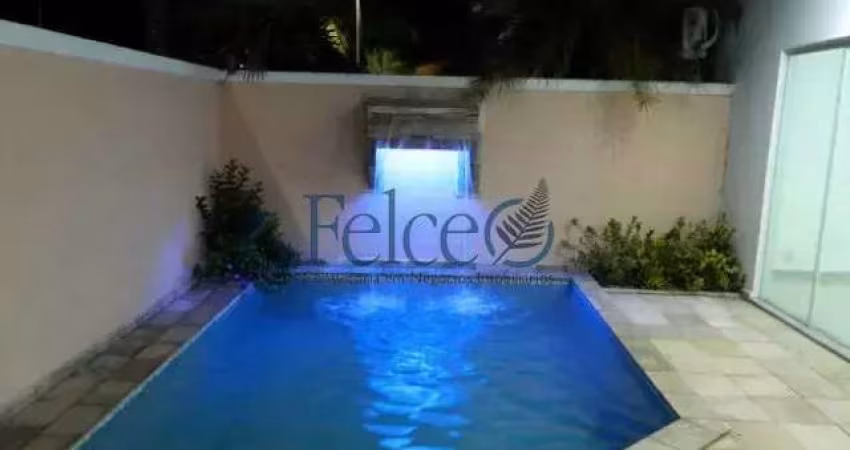Casa Triplex com 4 suítes Rua Manhuaçu