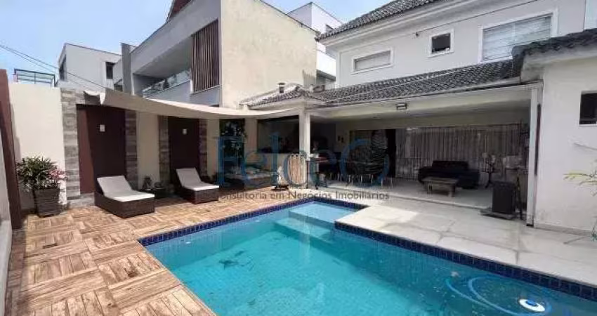 Casa de 350 m², 4 suítes, área externa espaço gourmet e piscina em Condomínio Art Life