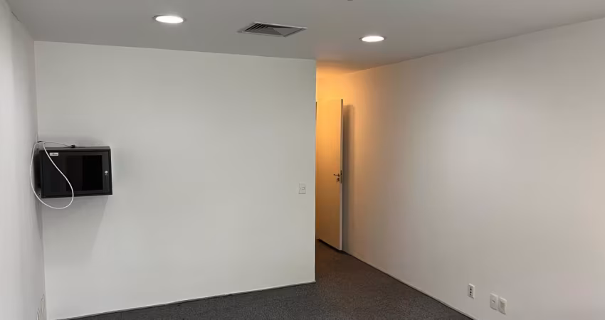 Vendo sala Comercial. Aceito proposta de aluguel. 