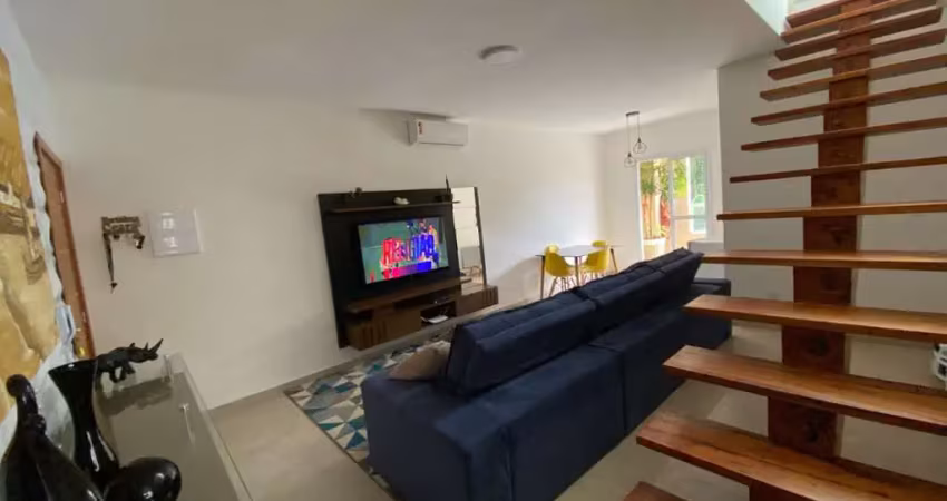 COBERTURA DUPLEX COM 03 DORMITÓRIOS MOBILIADA NA PRAIA DAS TONINHAS