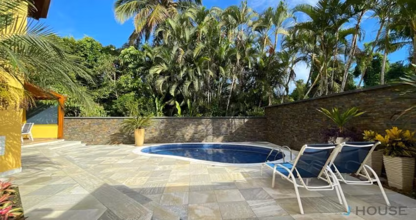 Casa Alto padrão com 05 suites no Itamambuca em Ubatuba.