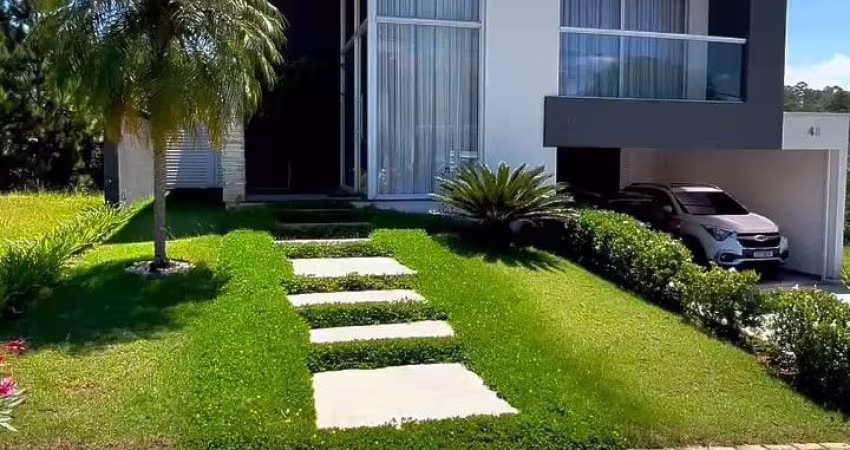 Casa de Alto Padrão à Venda no Reserva Santa Anna – 3 Suítes, Piscina e Vista para Área Verde