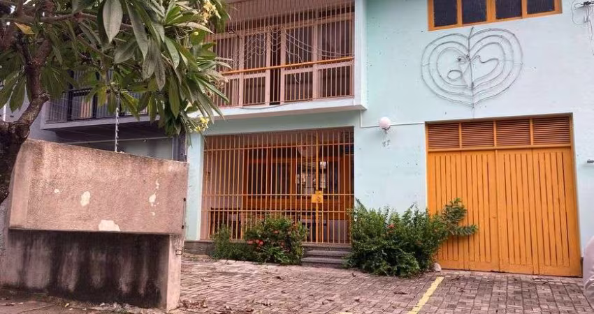 Casa para aluguel com 300 metros quadrados com 5 quartos em Casa Forte - Recife - PE