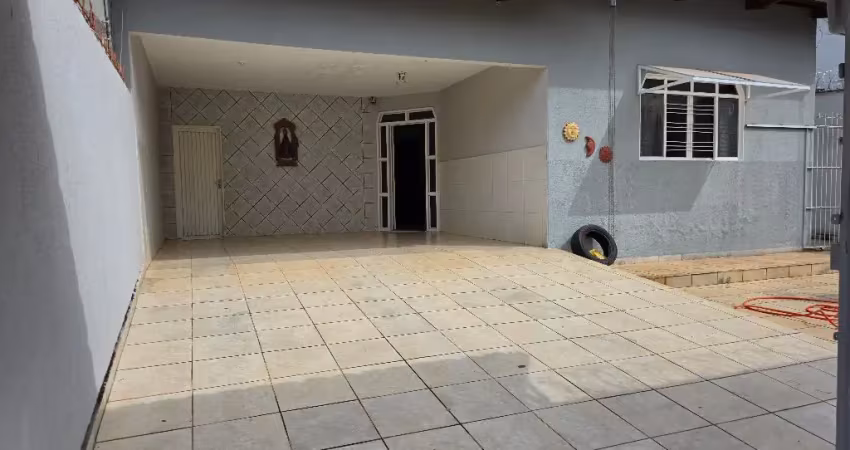 Casa ampla com 4 quartos, varanda gourmet e 3 vagas no parque amazônia!
