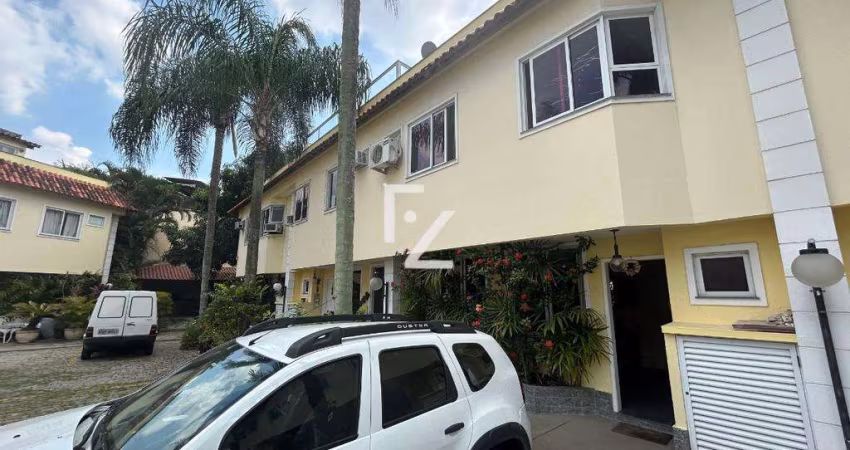 Triplex com Área Gourmet e Vista Privilegiada no condomínio Parque das Palmeiras próximo ao centro da Taquara, RJ.