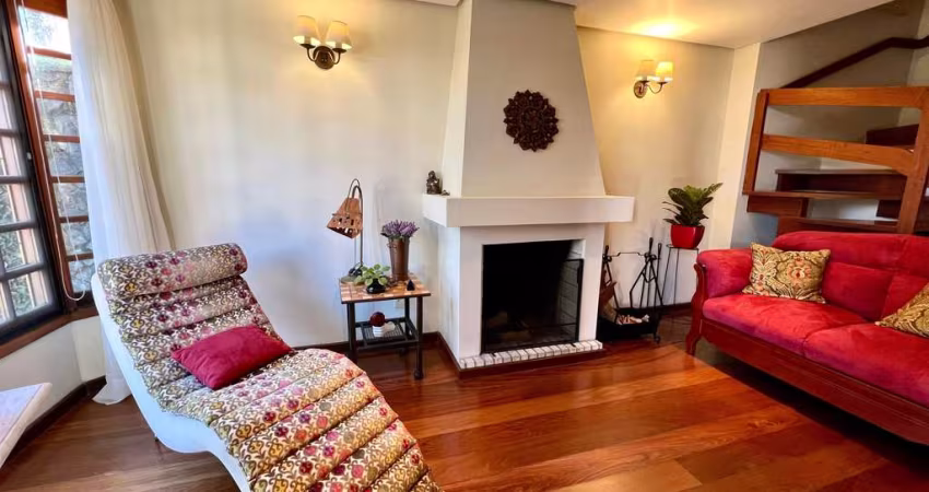 R$ 795.000 - IMPECÁVEL - MARAVILHOSA CASA - 165M2 - 3 DORM - SÓTÃO - PÁTIO - 2 VAGAS